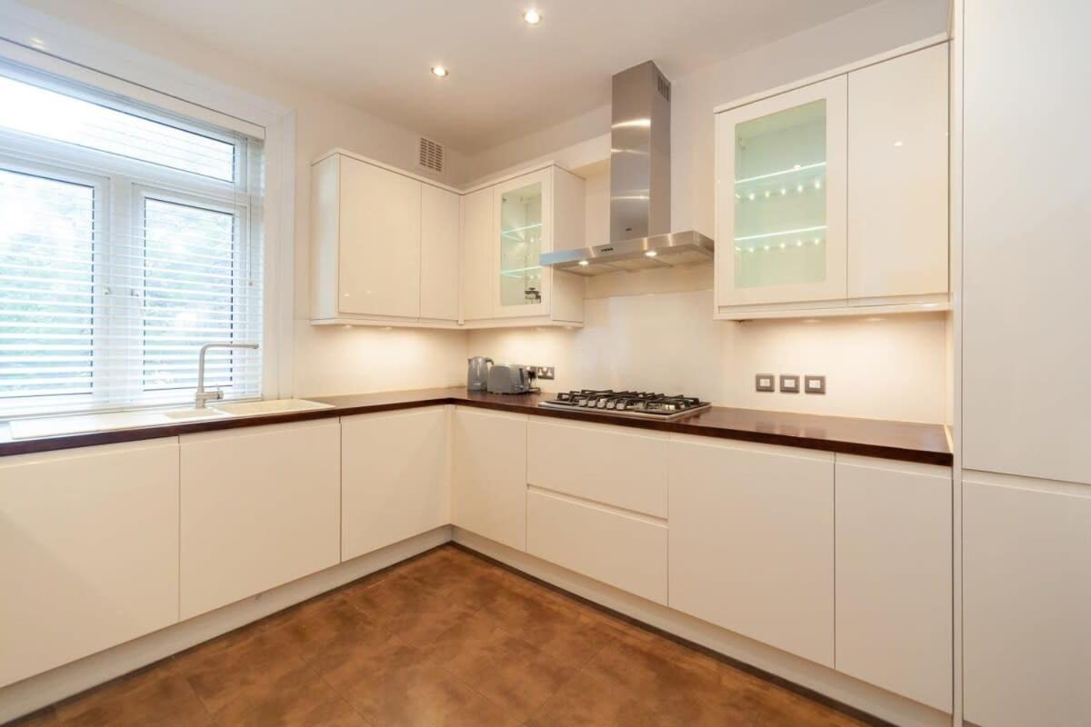 Spacious 2 Bedroom Maisonette In Stratford London Bagian luar foto