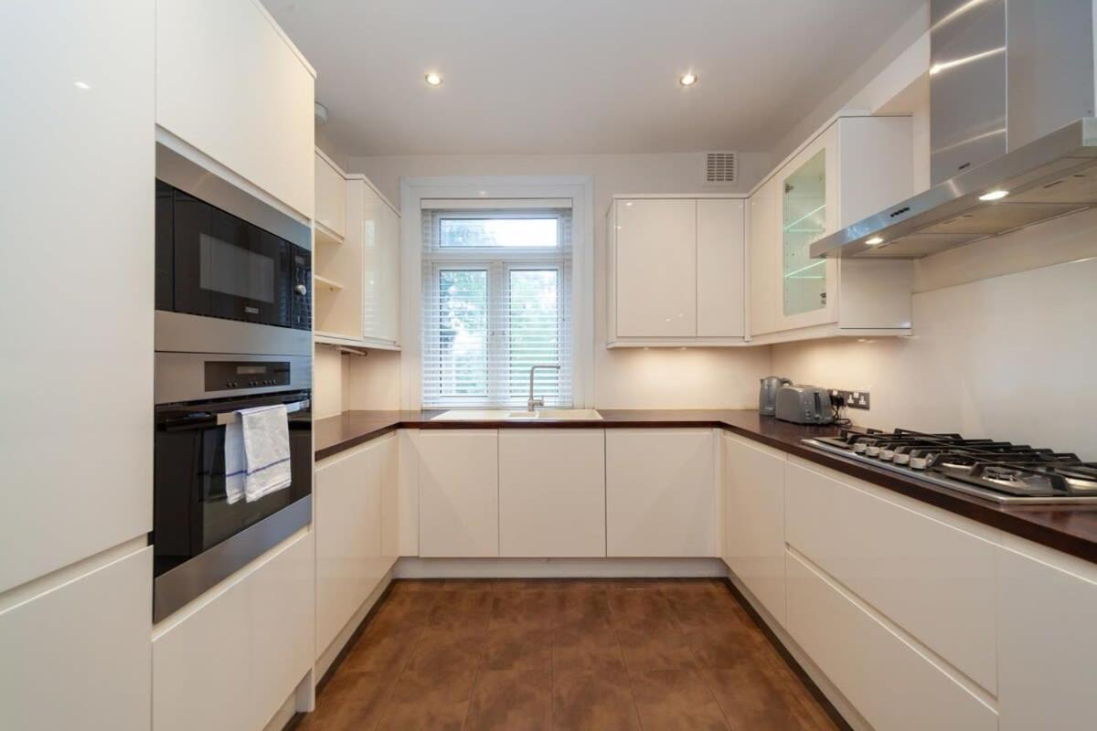 Spacious 2 Bedroom Maisonette In Stratford London Bagian luar foto
