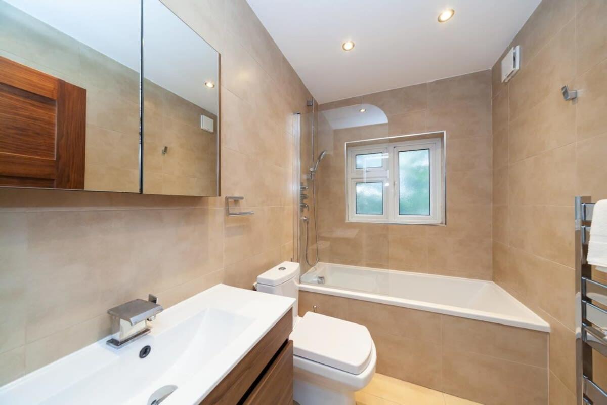 Spacious 2 Bedroom Maisonette In Stratford London Bagian luar foto