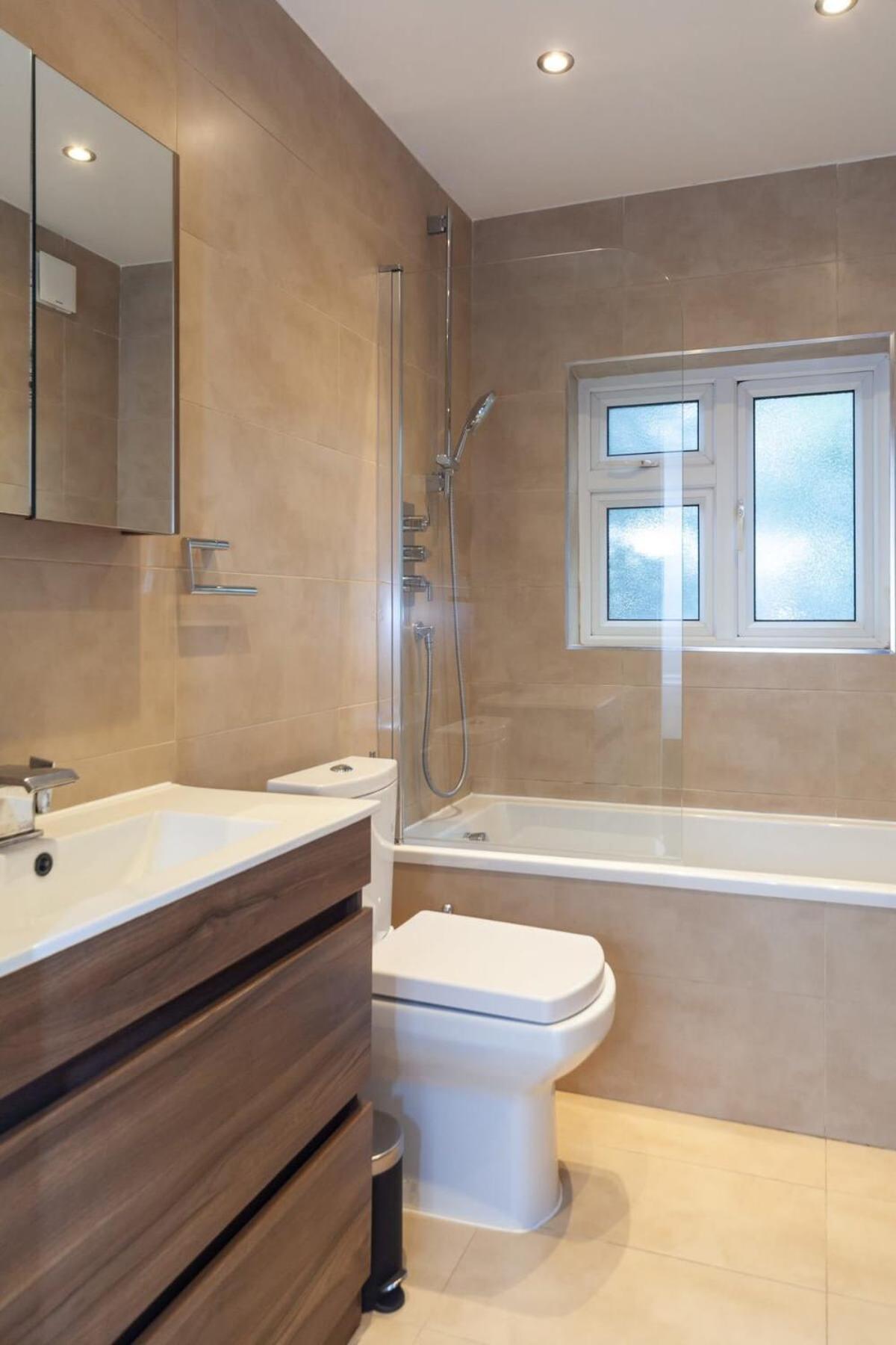 Spacious 2 Bedroom Maisonette In Stratford London Bagian luar foto